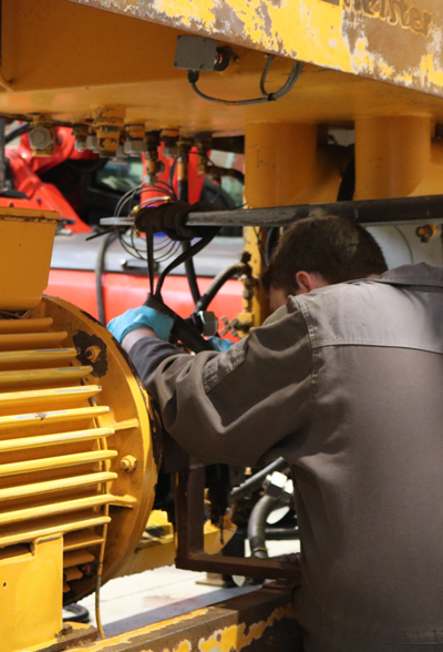 Maintenance hydraulique sur machine industrielle Maintenance hydraulique sur machine industrielle